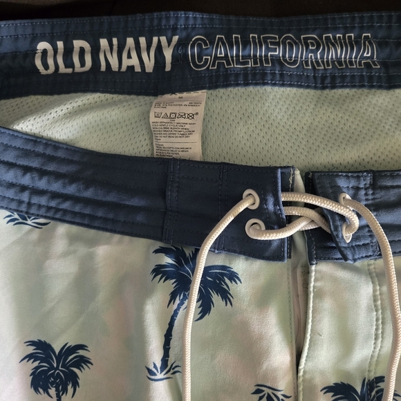 Old Navy Men's Palm Tree Print Board Shorts | Size 36 - Picture 2 of 8